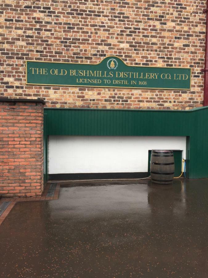 Bush House Accommodation - The Distillery Bushmills Exterior foto